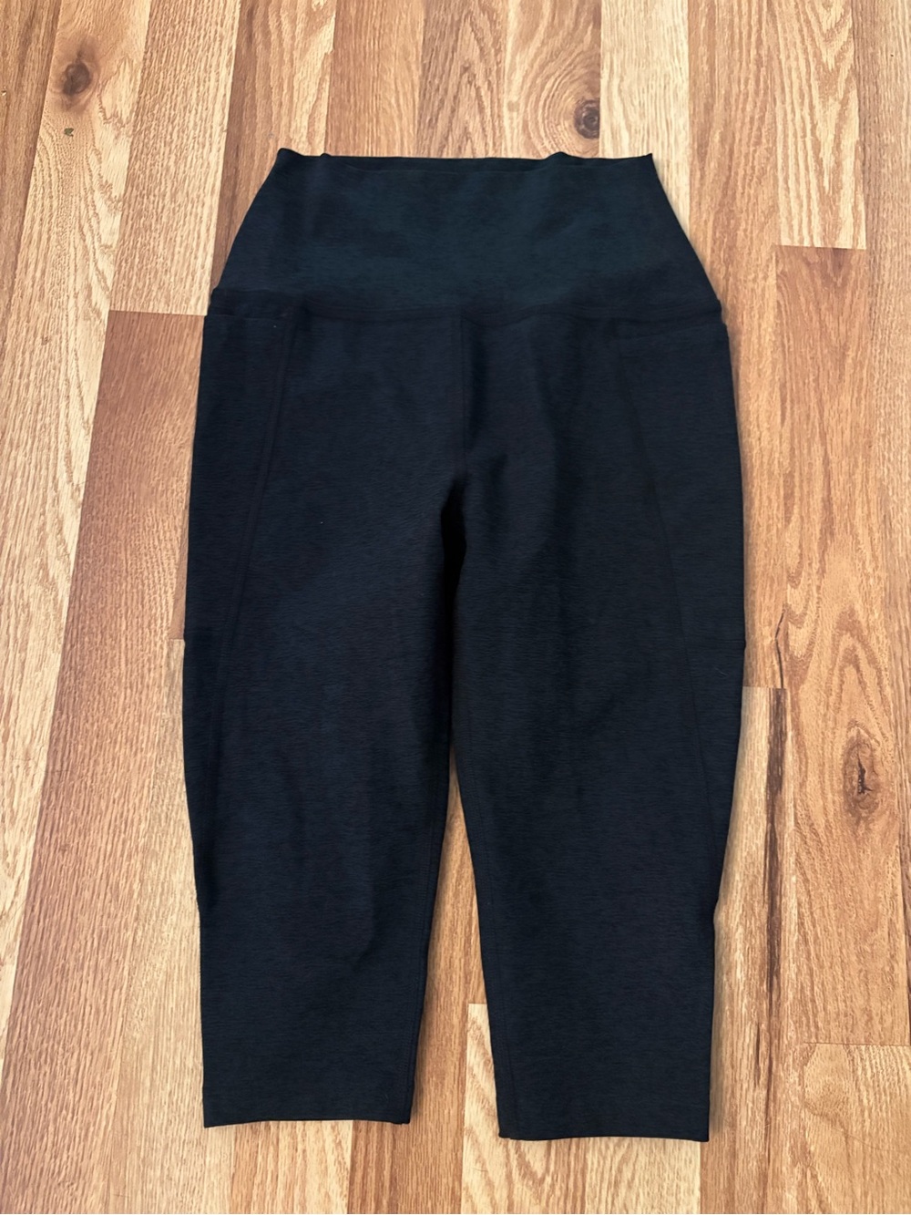 Beyond Yoga Capri Leggings Medium Gray
